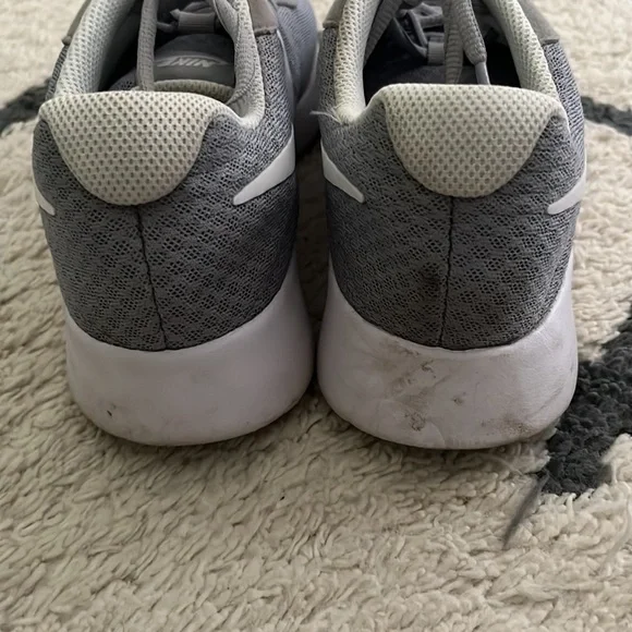 Women’s gray Nike gym shoes - Picture 3 of 4